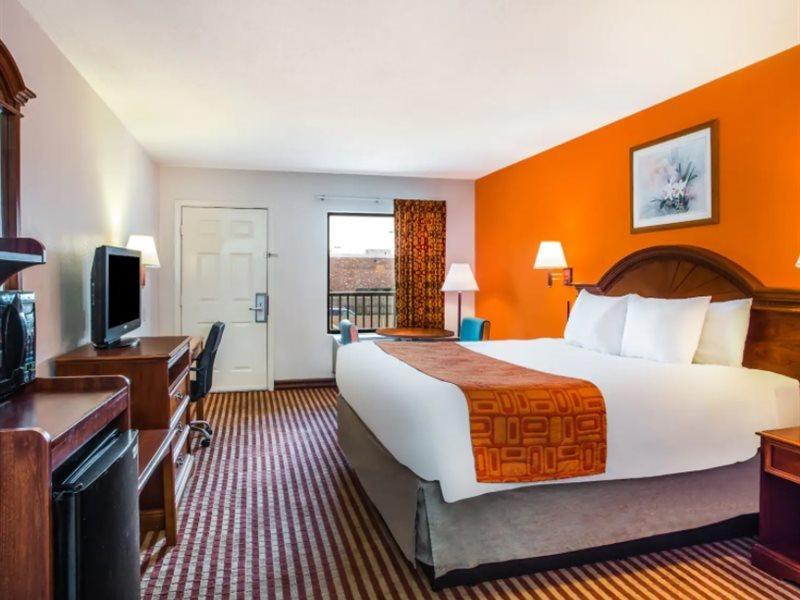 Howard Johnson By Wyndham Panama City Exterior photo