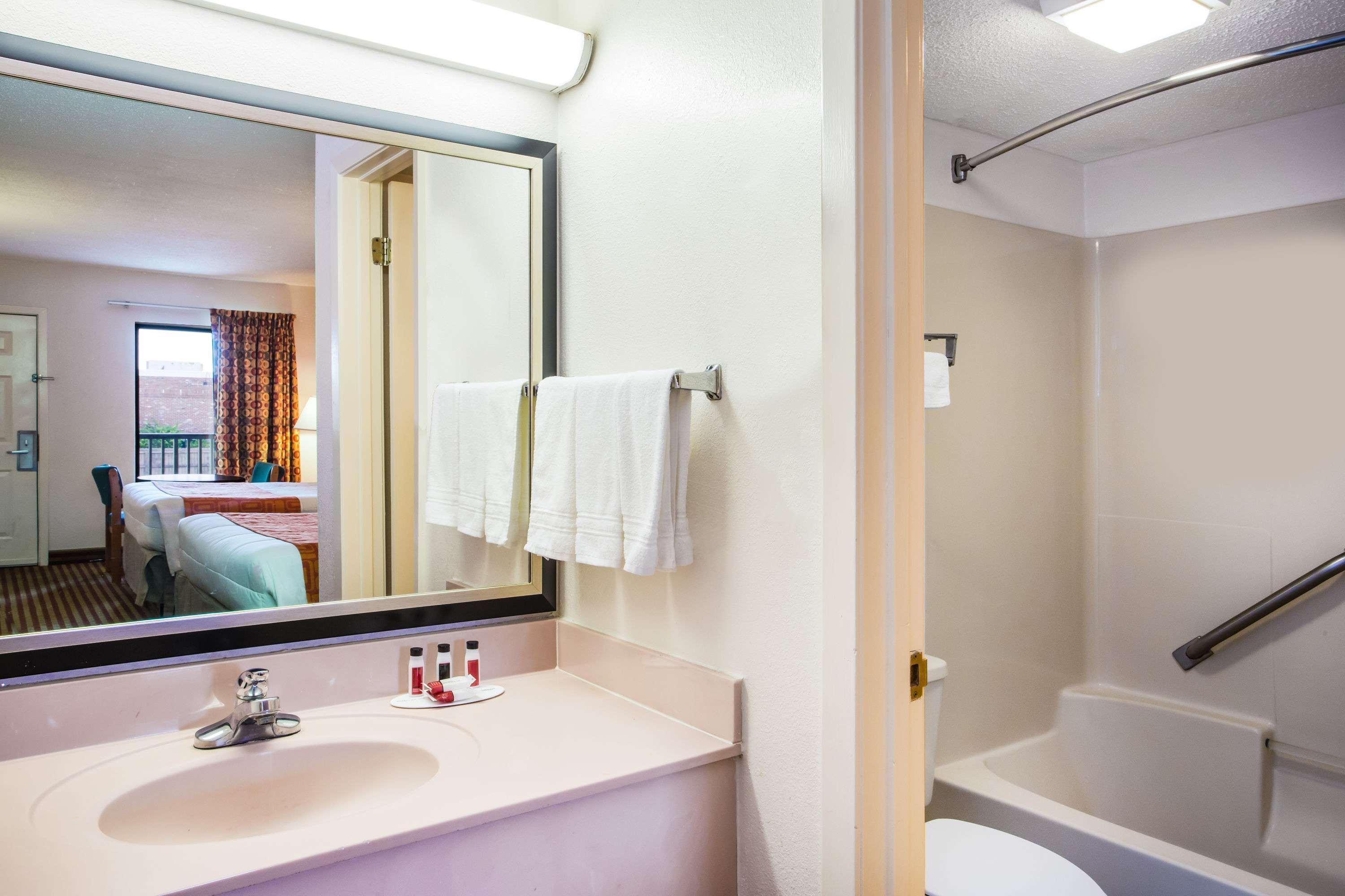 Howard Johnson By Wyndham Panama City Exterior photo